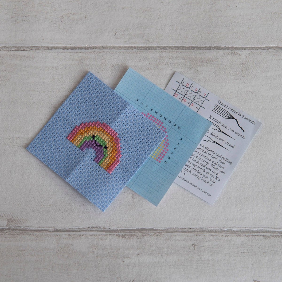 Kawaii Rainbow Arc Mini Cross Stitch Kit In A Matchbox - Bild 6